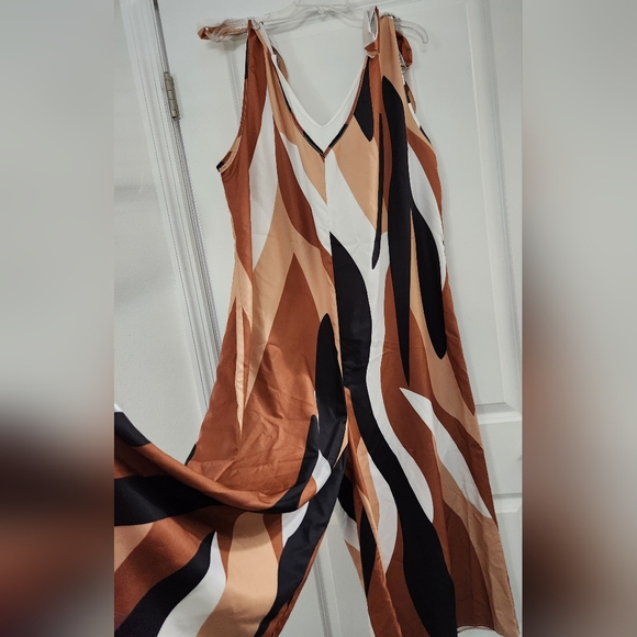 Romper - Picture 2 of 8